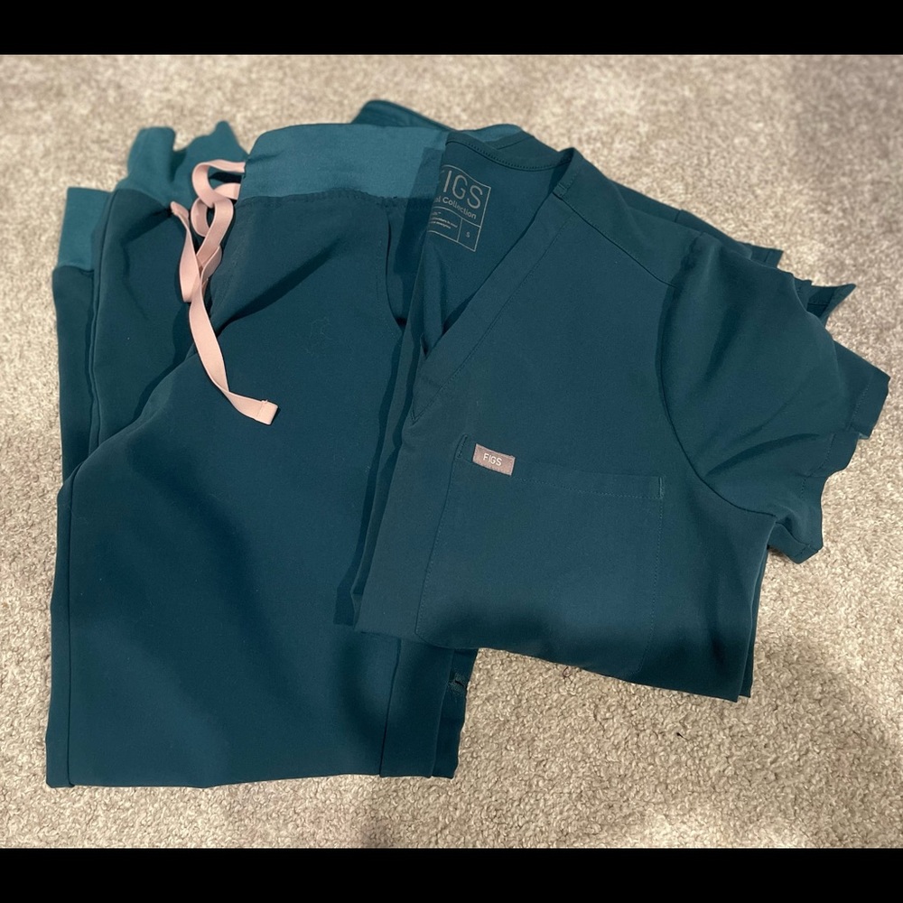 FIGS Scrub Set EEUC *Carribean Blue* Small Catarina + Small Zamora $75